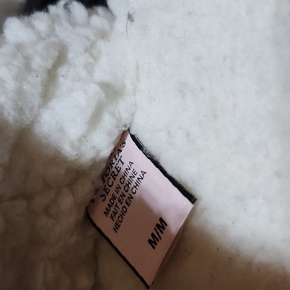 VICTORIA SECRET 2016 EMBROIDERED GRAY KNIT SHERPA LINED SLIPPERS MEDIUM - Picture 5 of 11